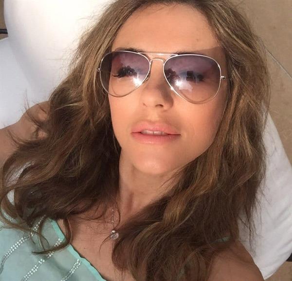 Elizabeth Hurley taking a selfie