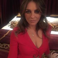 Elizabeth Hurley taking a selfie