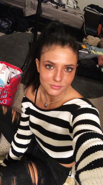 Jade Chynoweth taking a selfie