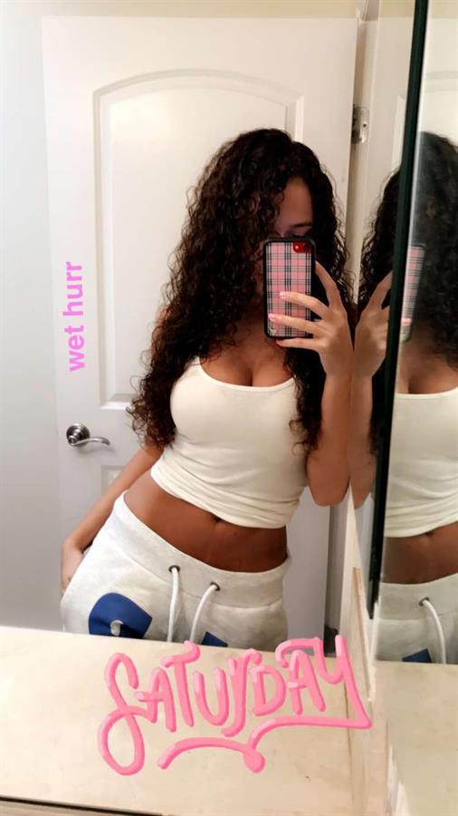 Madison Pettis taking a selfie