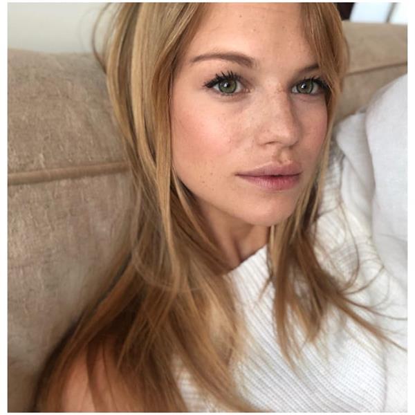 Nadine Leopold taking a selfie