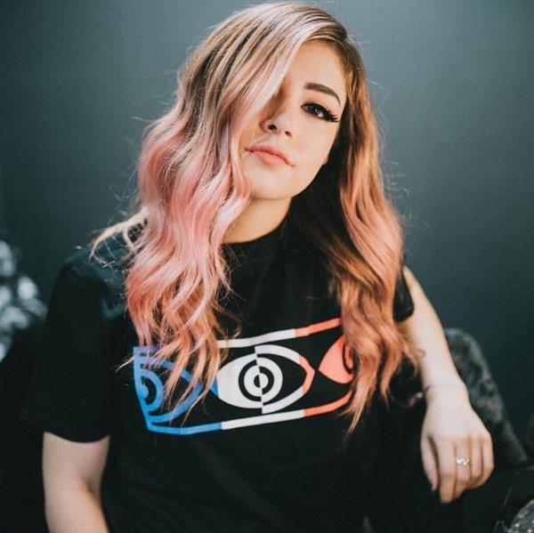 Chrissy Costanza