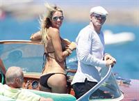 Elle MacPherson in a bikini - ass