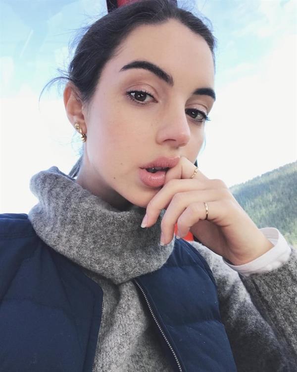 Adelaide Kane taking a selfie