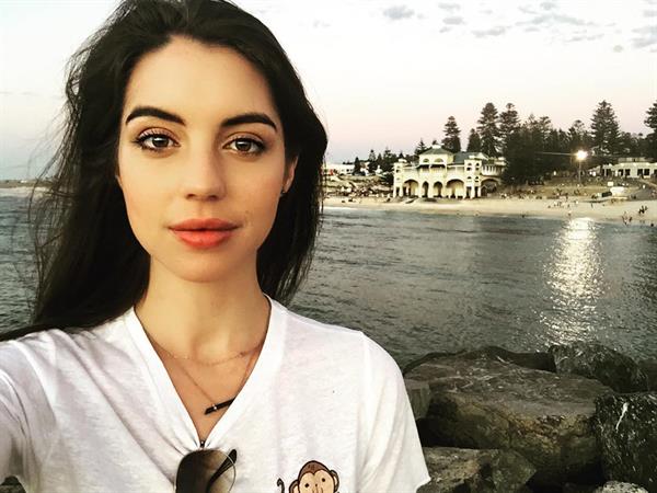 Adelaide Kane taking a selfie