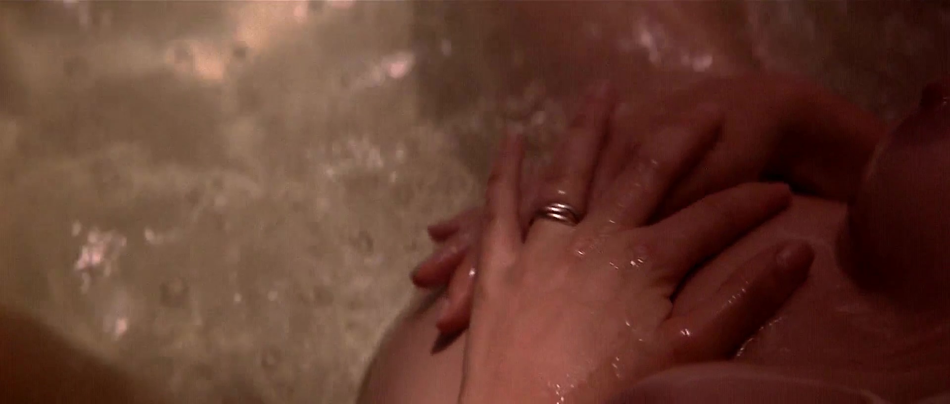 Demi Moore pregnant nude in The Seventh Sign (1988)