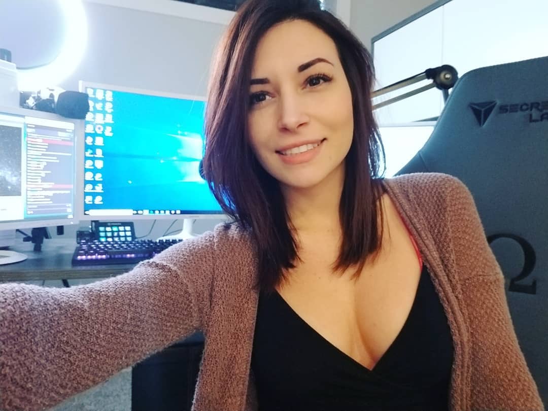 Alinity горячие фото