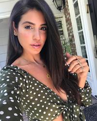 Nicole Isaacs taking a selfie