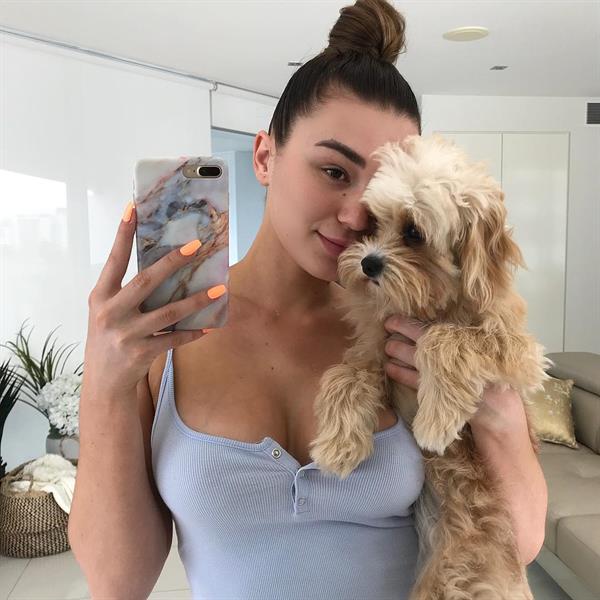 Shani Grimmond taking a selfie