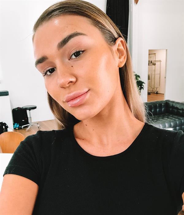 Shani Grimmond taking a selfie