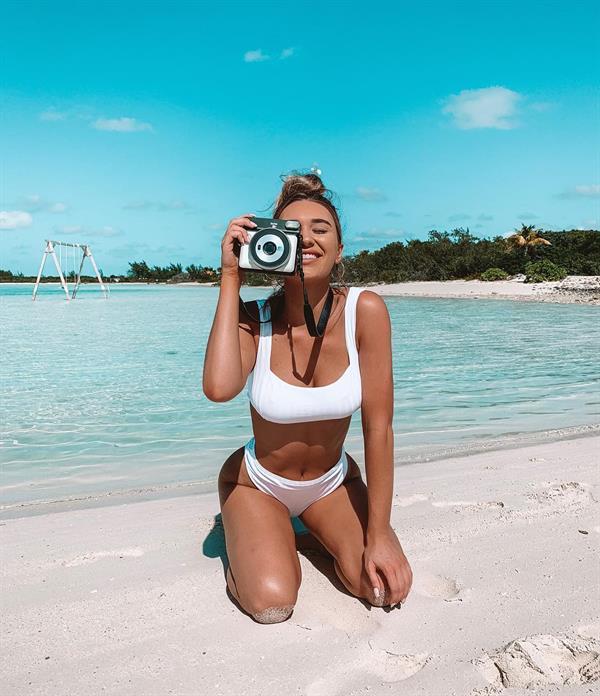 Shani Grimmond in a bikini taking a selfie