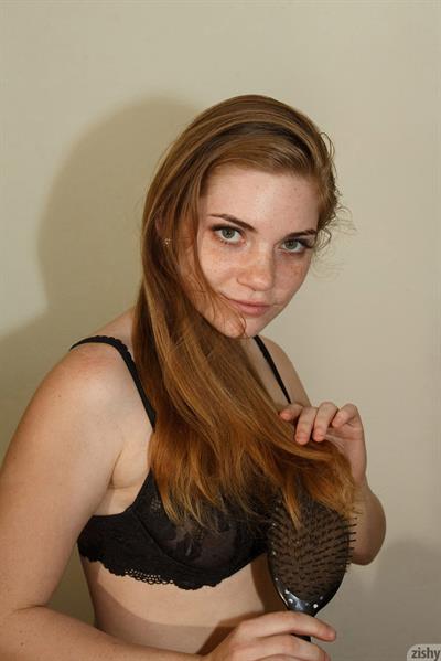 Misty Lovelace Round Ass Ginger