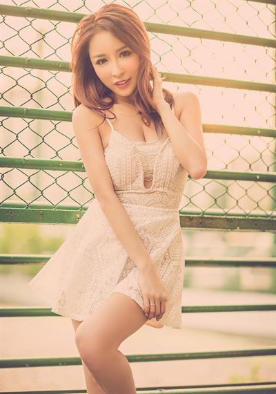 Fang Qi Yuan in lingerie