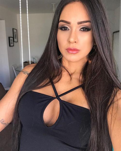 Dai Macedo taking a selfie