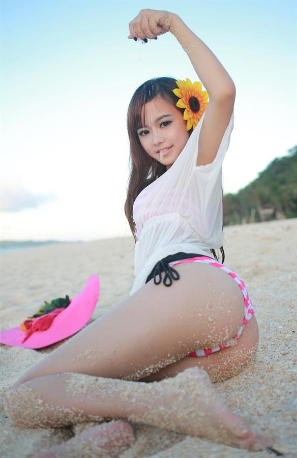 Toro Yu Zhu in a bikini - ass