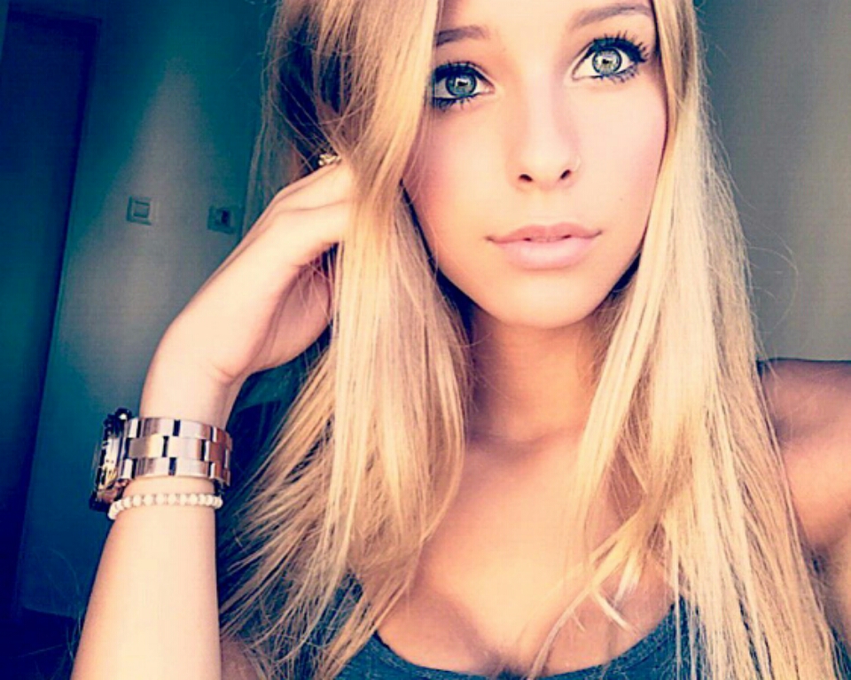 Elisheva Adi taking a selfie