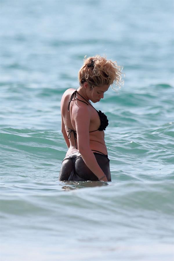 Shakira in a bikini - ass