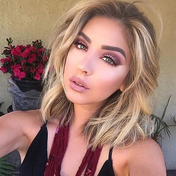 Nadia Mejia taking a selfie