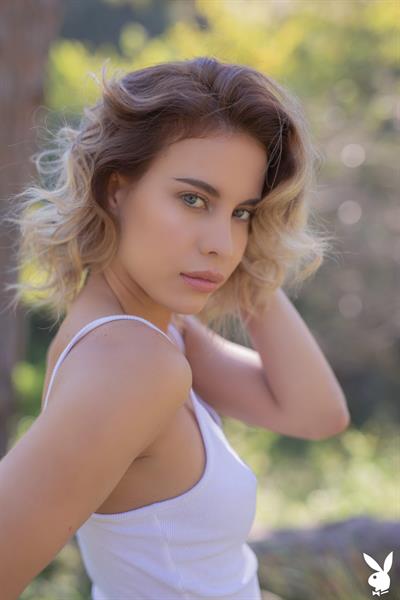 Toni Maria Pictures (3 Images)