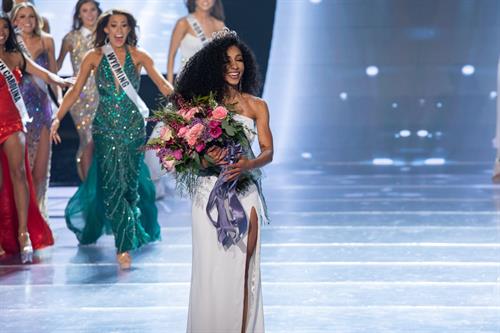 Cheslie Kryst Pictures Cheslie Kryst