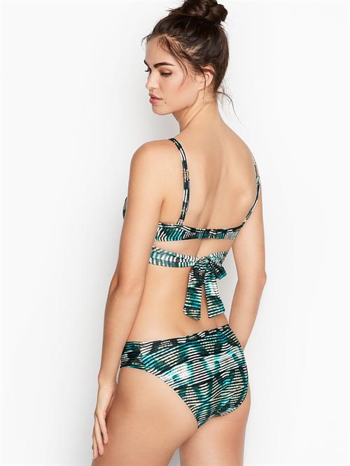 Anonymous in a bikini - ass