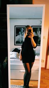 Stina Jonsson taking a selfie