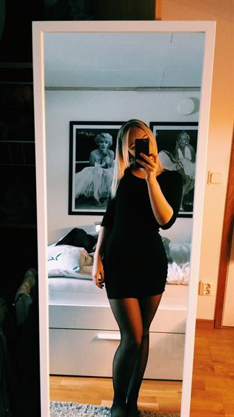 Stina Jonsson taking a selfie