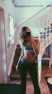 Stina Jonsson taking a selfie