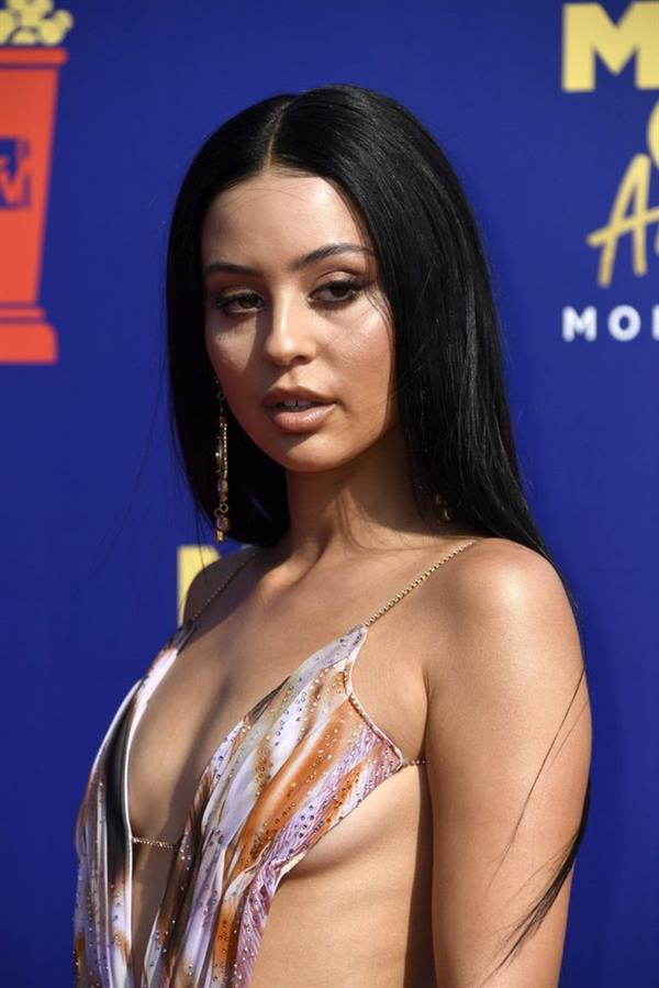 Alexa Demie braless boobs in a revealing dress on the red carpet at the 2019 MTV Movie and TV Awards.






















