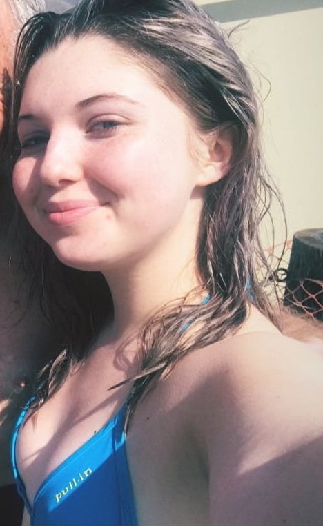 Sammi Hanratty in a bikini taking a selfie