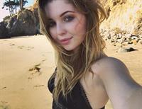Sammi Hanratty taking a selfie