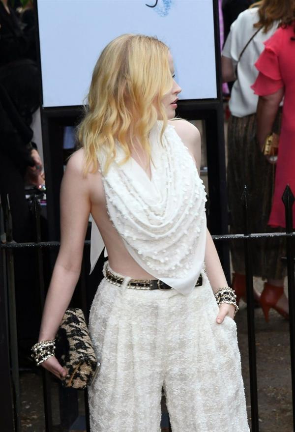 Ellie Bamber braless boobs while wearing basically a scarf as a top showing side boob cleavage.








