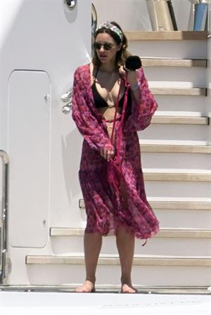 Katharine McPhee sexy bikini nip slip seen by paparazzi.



