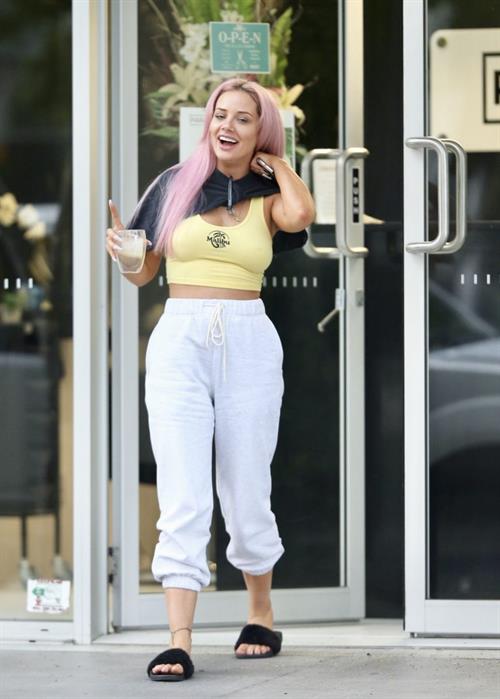 Jessika Power braless boobs pokies showing her tits and pierced nipple seen by paparazzi.























