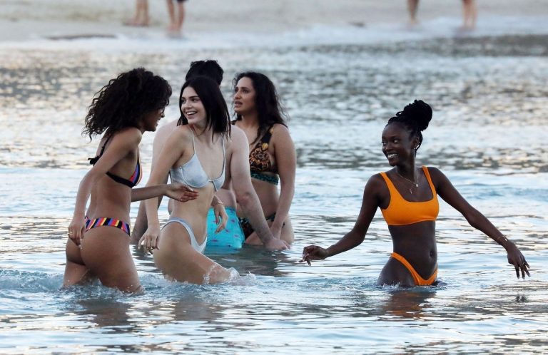 Kendall Jenner sexy ass in a thong bikini seen by paparazzi in the water at the beach.




























