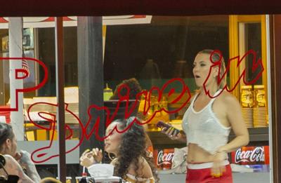 Kate Hudson looking sexy in a bikini top seen by paparazzi.


















