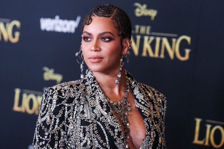 Beyoncé Knowles Pictures Beyonce braless boobs and areola peek showing off nice cleavage on the red carpet for the premiere of  The Lion King .