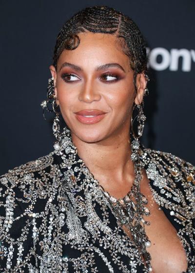 Beyonce braless boobs and areola peek showing off nice cleavage on the red carpet for the premiere of  The Lion King .






