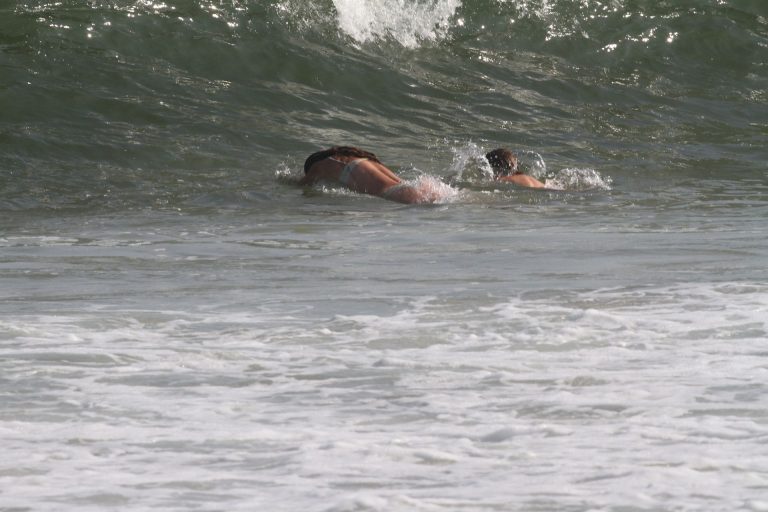 Nina Agdal sexy ass in a thong bikini at the beach with her boyfriend seen by paparazzi.











