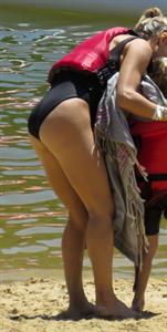 Elsa Pataky sexy ass and cleavage in a swimsuit seen by paparazzi with Chris Hemsworth.














