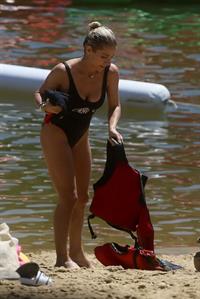 Elsa Pataky sexy ass and cleavage in a swimsuit seen by paparazzi with Chris Hemsworth.














