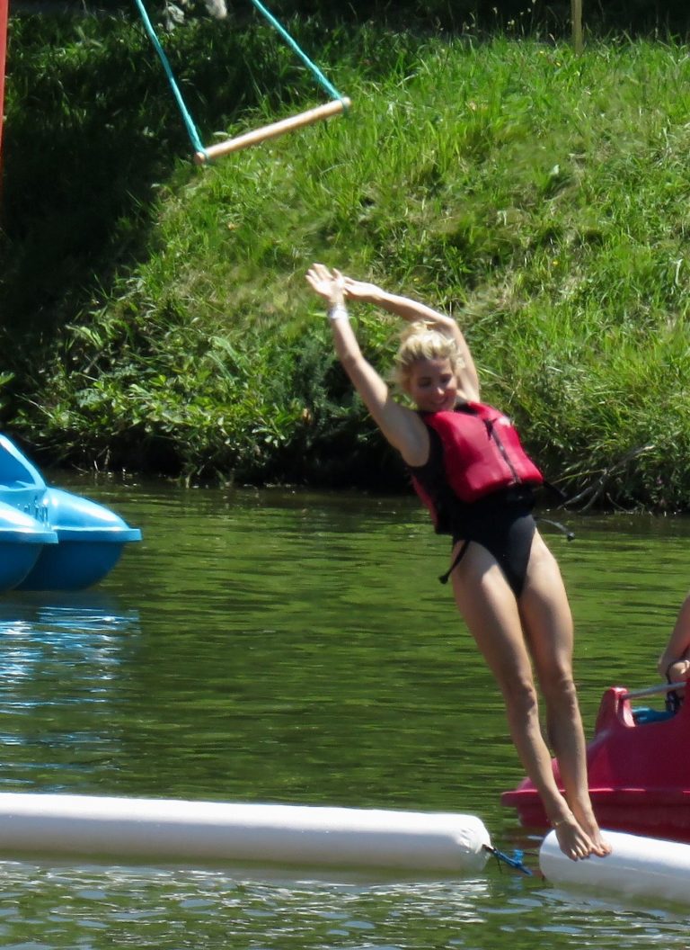 Elsa Pataky Bikini Pictures Elsa Pataky sexy ass and cleavage in a swimsuit seen by paparazzi with Chris Hemsworth.