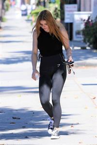 Ariel Winter braless boobs seen by paparazzi in a black top showing her tits pokies.




