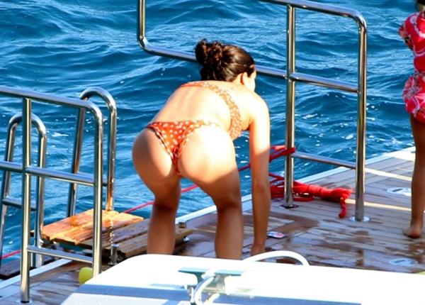 Sara Sampaio sexy ass and cleavage in a thong bikini seen by paparazzi.

