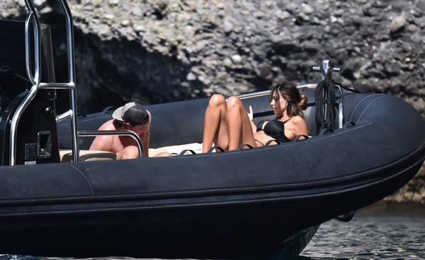 Madalina Diana Ghenea sexy ass and cleavage in a thong bikini seen by paparazzi.


