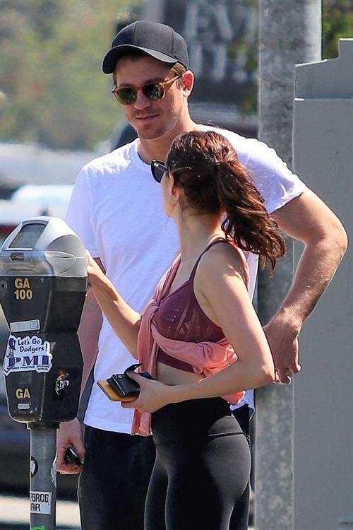 Emma Roberts sexy little ass and thigh gap in tight pants seen by paparazzi with Garrett Hedlund.



