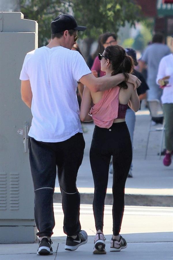 Emma Roberts sexy little ass and thigh gap in tight pants seen by paparazzi with Garrett Hedlund.



