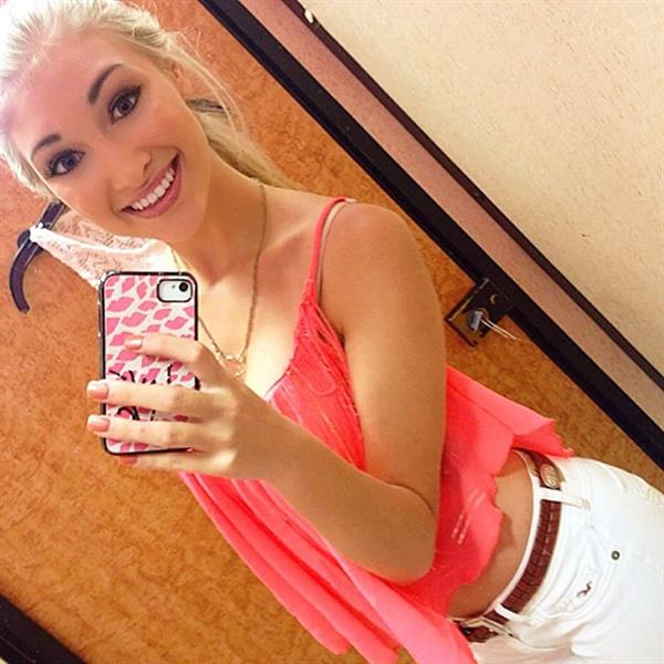 Anna Faith Carlson taking a selfie