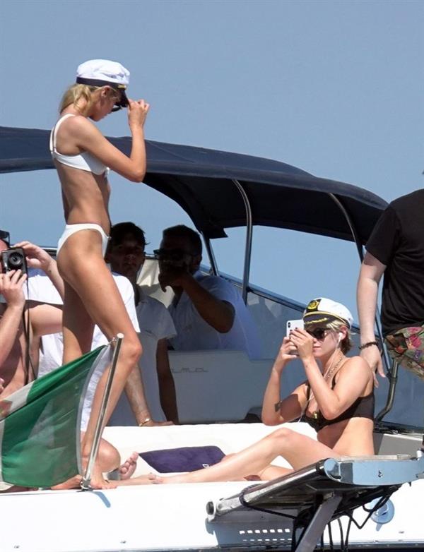 Kristen Stewart and Stella Maxwell sexy lesbians making out on a boat in bikinis seen by paparazzi.










