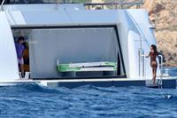 Willow Smith sexy ass in a bikini seen by paparazzi out on the water.






























